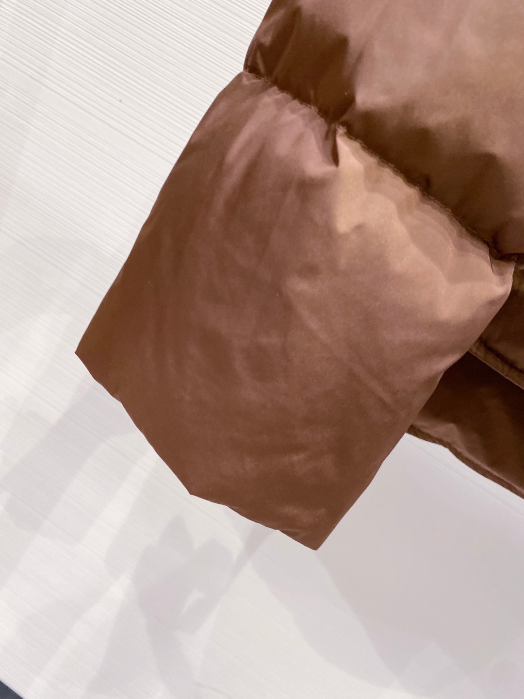 Prada 普拉达2025秋冬专柜同步新品发布，最新款羽绒服出货，全部原版购入，今年最新色，无论面料和辅