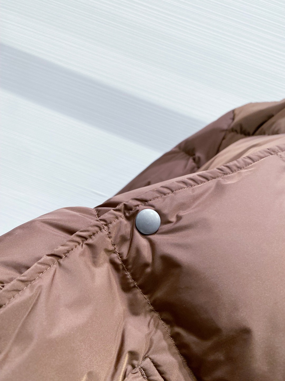 Prada 普拉达2025秋冬专柜同步新品发布，最新款羽绒服出货，全部原版购入，今年最新色，无论面料和辅