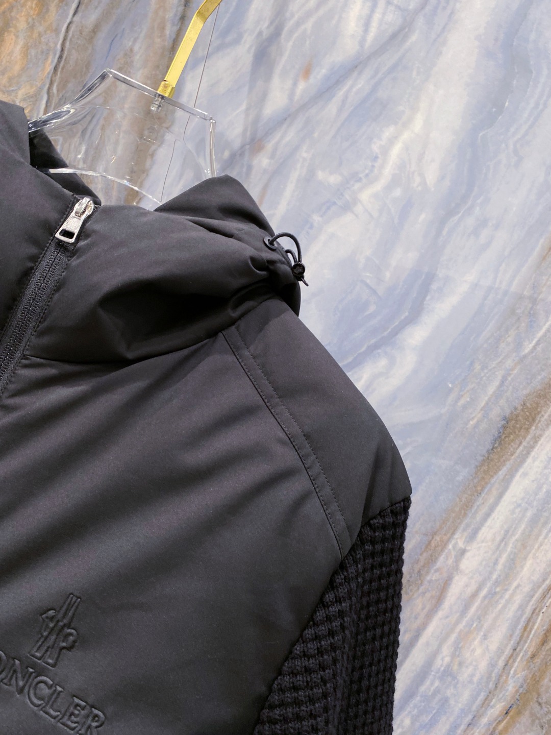 Moncler 蒙口 2025年秋冬新款羽绒服，针织连帽拼接羽绒服采用新国标95白鸭绒，秋冬新品内搭神器