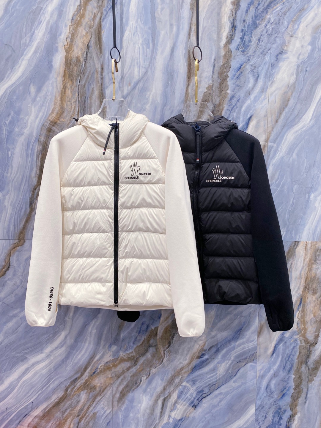 Moncler 蒙口 FW2025新款连帽拼羽绒夹克外套。经典款，一件难求。采用原版定制面料，正身充90