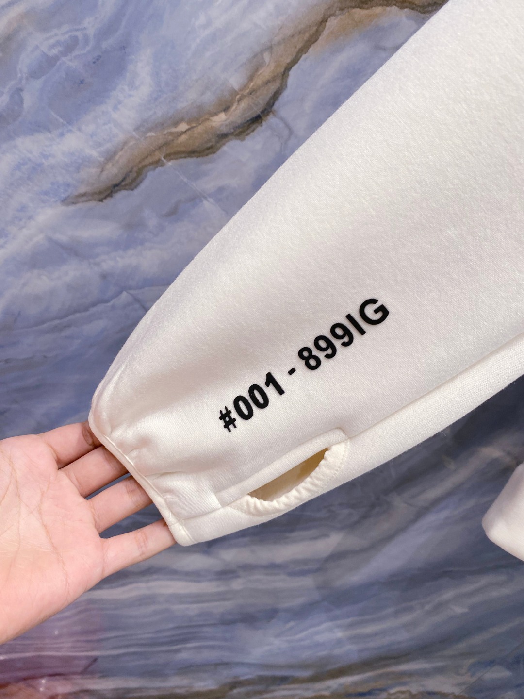 Moncler 蒙口 FW2025新款连帽拼羽绒夹克外套。经典款，一件难求。采用原版定制面料，正身充90