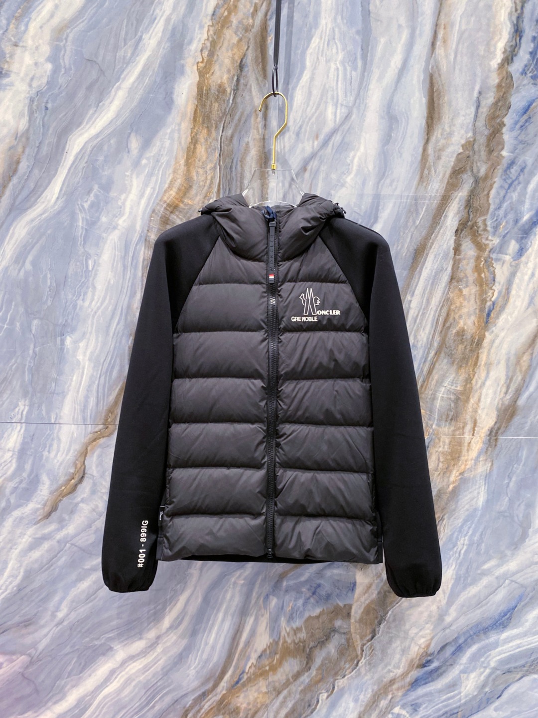 Moncler 蒙口 FW2025新款连帽拼羽绒夹克外套。经典款，一件难求。采用原版定制面料，正身充90