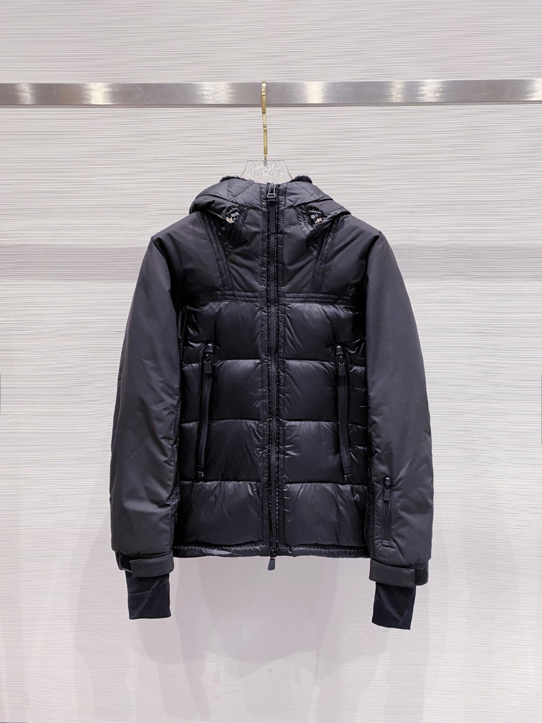 特级羽绒⬆️ Moncler Grenoble男士Morgins羊毛皮拼接里羽绒服.高端单品.原版购入开
