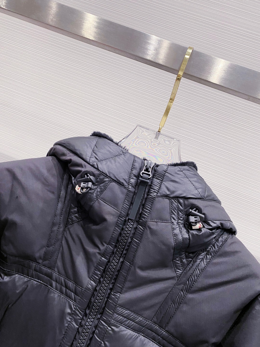 特级羽绒⬆️ Moncler Grenoble男士Morgins羊毛皮拼接里羽绒服.高端单品.原版购入开