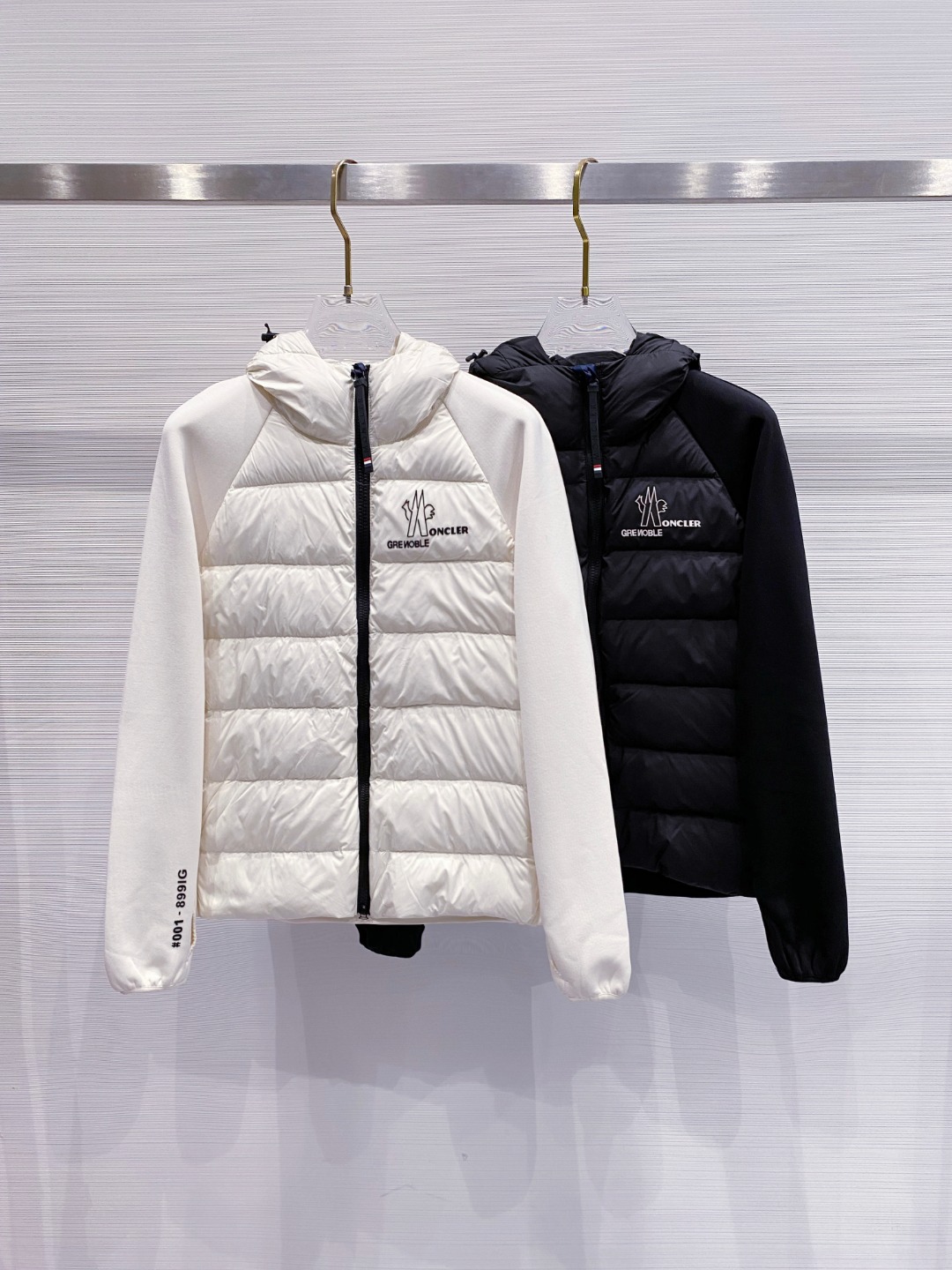 Moncler 蒙口 FW2025新款连帽拼羽绒夹克外套。经典款，一件难求。采用原版定制面料，正身充90