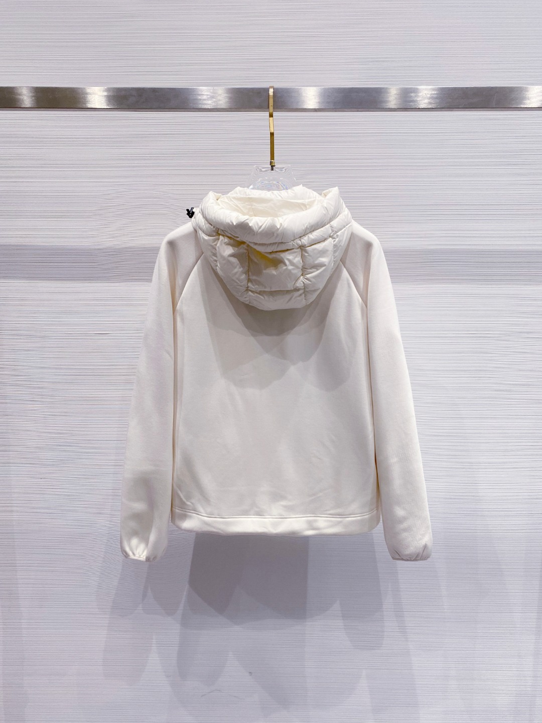 Moncler 蒙口 FW2025新款连帽拼羽绒夹克外套。经典款，一件难求。采用原版定制面料，正身充90