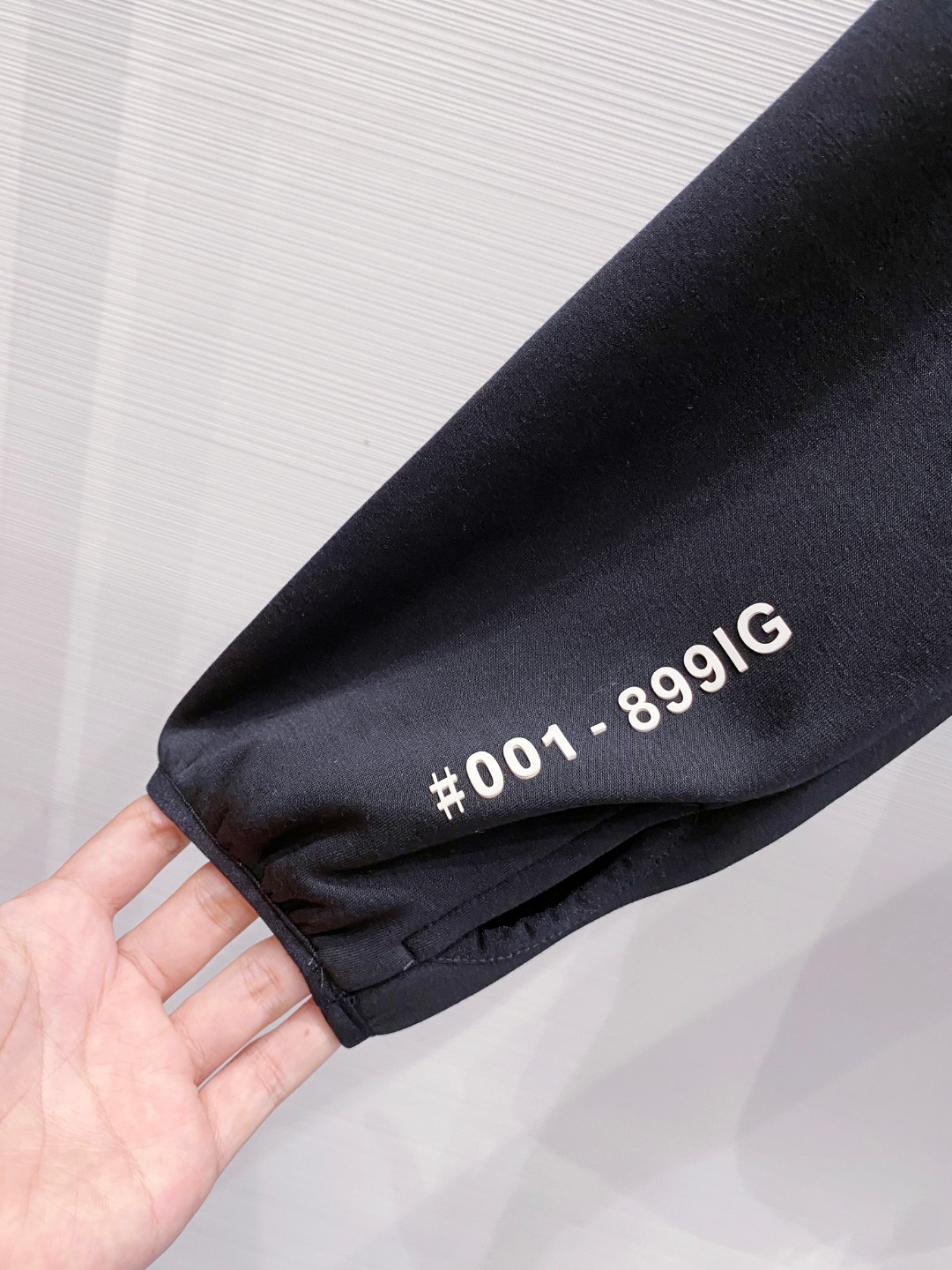 Moncler 蒙口 FW2025新款连帽拼羽绒夹克外套。经典款，一件难求。采用原版定制面料，正身充90