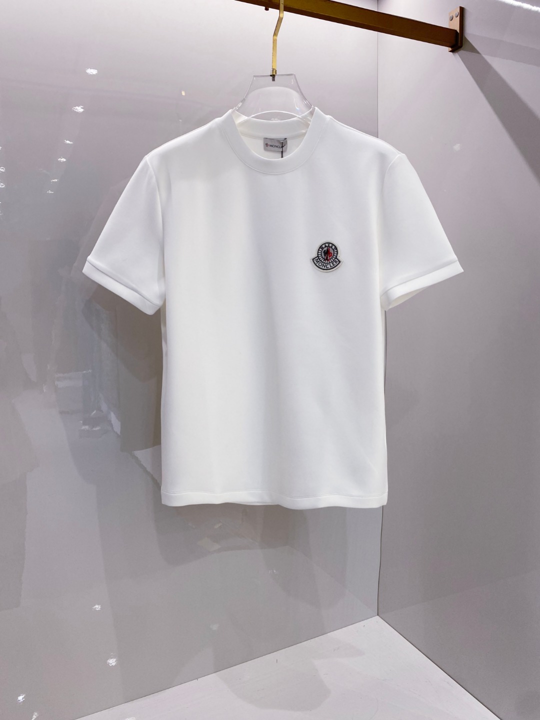 NO:660907,MON#CLER 2025 Autumn and Winter air layer letter embroidered logo fashionable and versatile bottoming round neck short-sleeved shirt, exquisite craftsmanship fabric, top-notch elements fusion creation, classic short-sleeved 3-label complete, trendy men's fashion, whether it is upper body comfort or unparalleled existence!  Size s-xxl 08,,Moncler,T-shirt, 19860909MON#CLER 蒙口 2025秋冬空气层字母刺绣logo时尚百搭打底圆领短袖衫,精致工艺面料,顶级元素融合打造,经典短袖3标齐全,潮男时尚,无论是上身舒适度还是都是无可比拟的存在！ 码数s-xxl 08,,Moncler,T-shirt, ,Men's clothing