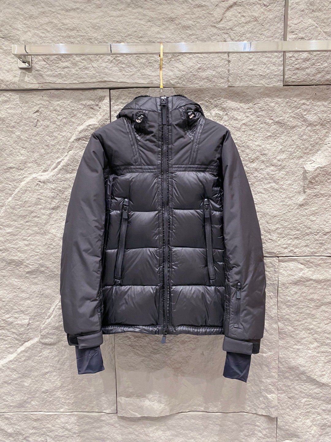 特级羽绒⬆️ Moncler Grenoble男士Morgins羊毛皮拼接里羽绒服.高端单品.原版购入开