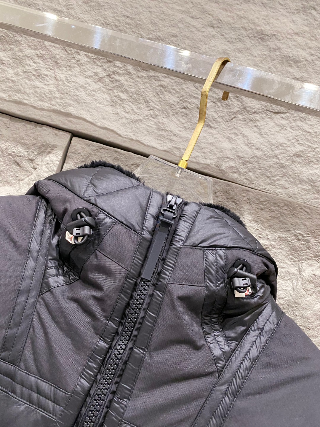 特级羽绒⬆️ Moncler Grenoble男士Morgins羊毛皮拼接里羽绒服.高端单品.原版购入开