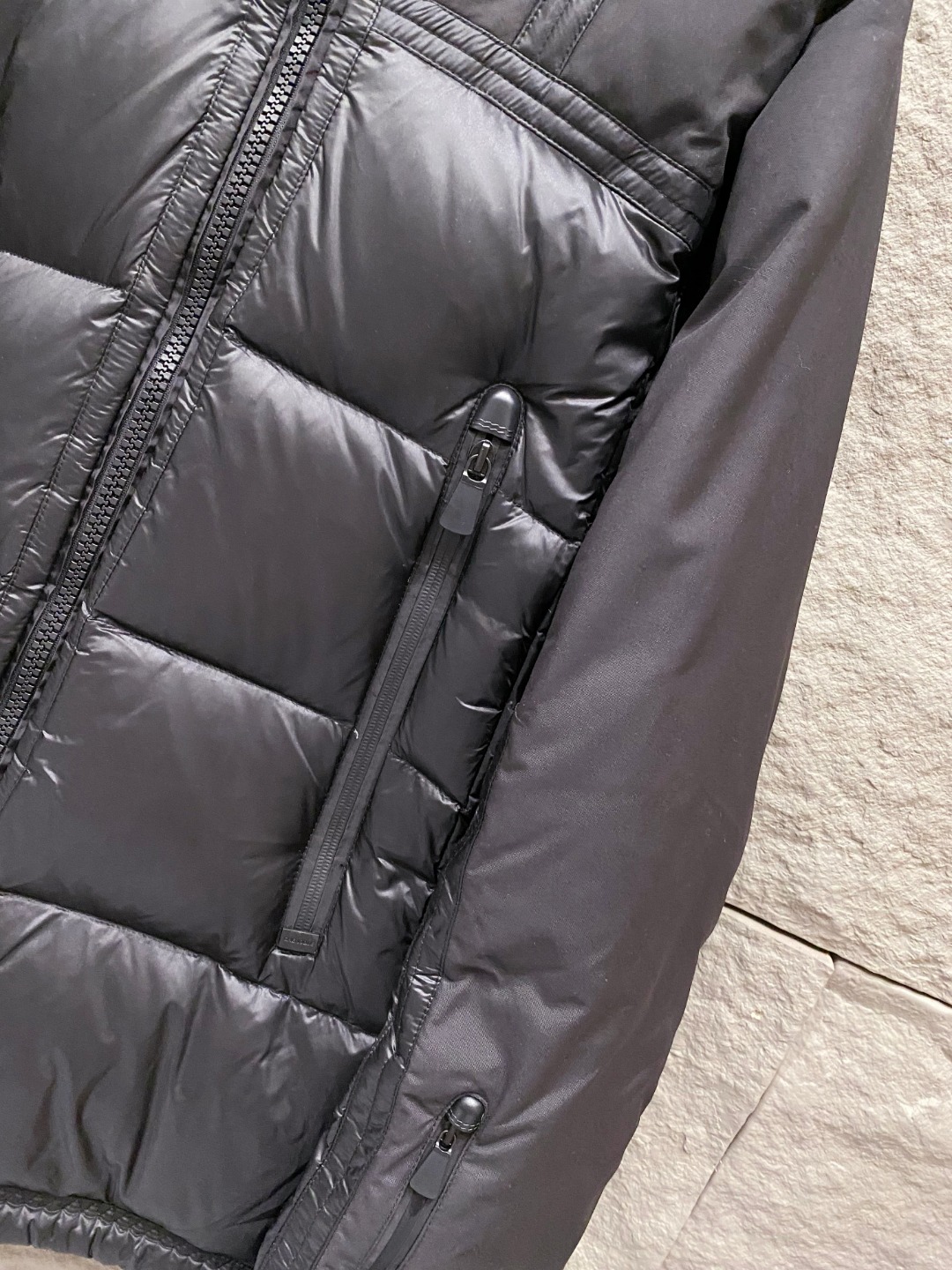 特级羽绒⬆️ Moncler Grenoble男士Morgins羊毛皮拼接里羽绒服.高端单品.原版购入开