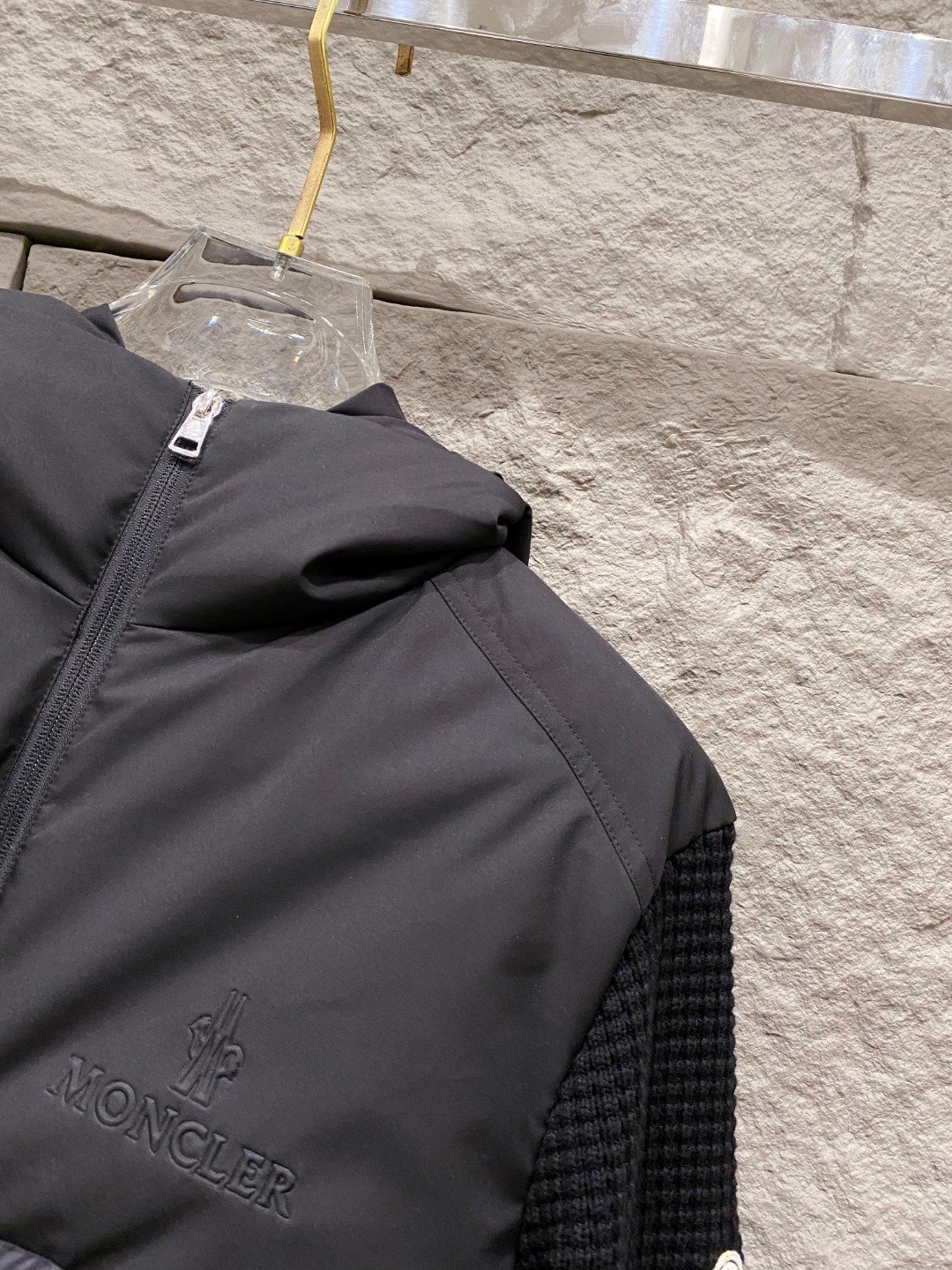 Moncler 蒙口 2025年秋冬新款羽绒服，针织连帽拼接羽绒服采用新国标95白鸭绒，秋冬新品内搭神器