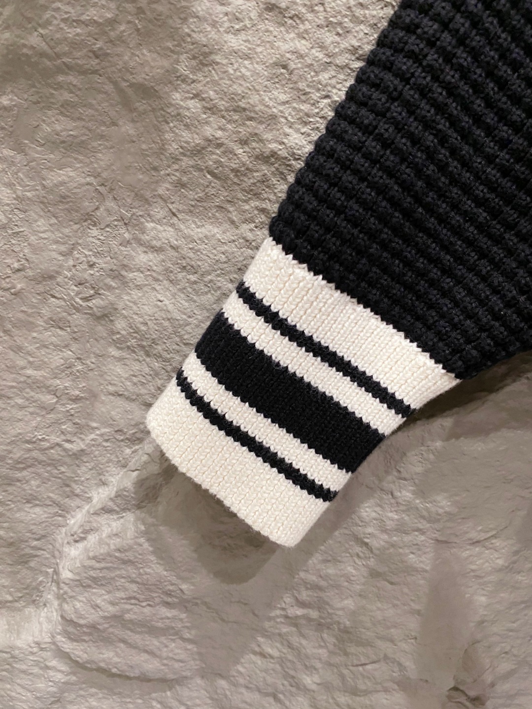 Moncler 蒙口 2025年秋冬新款羽绒服，针织连帽拼接羽绒服采用新国标95白鸭绒，秋冬新品内搭神器