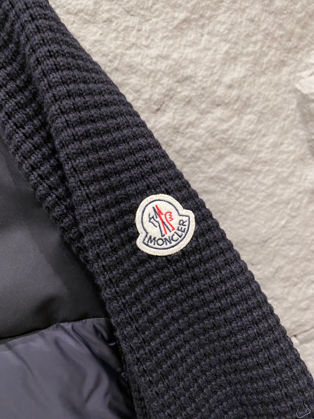 Moncler 蒙口 2025年秋冬新款羽绒服，针织连帽拼接羽绒服采用新国标95白鸭绒，秋冬新品内搭神器