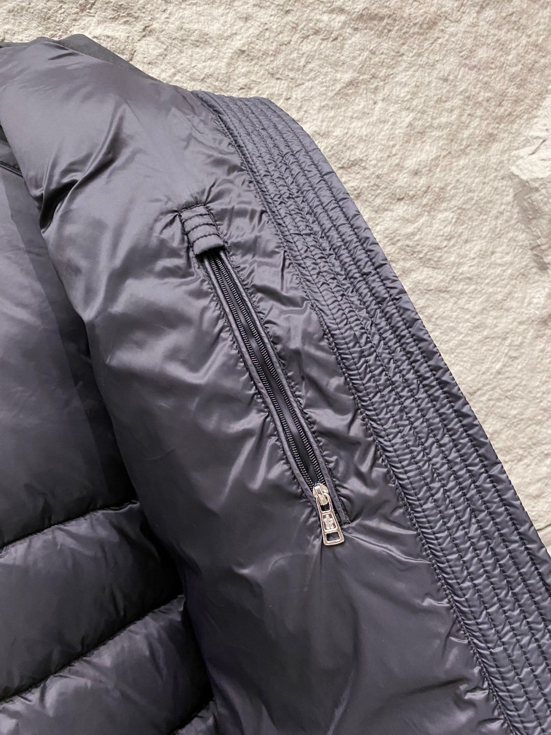 Moncler 蒙口 2025年秋冬新款羽绒服，针织连帽拼接羽绒服采用新国标95白鸭绒，秋冬新品内搭神器