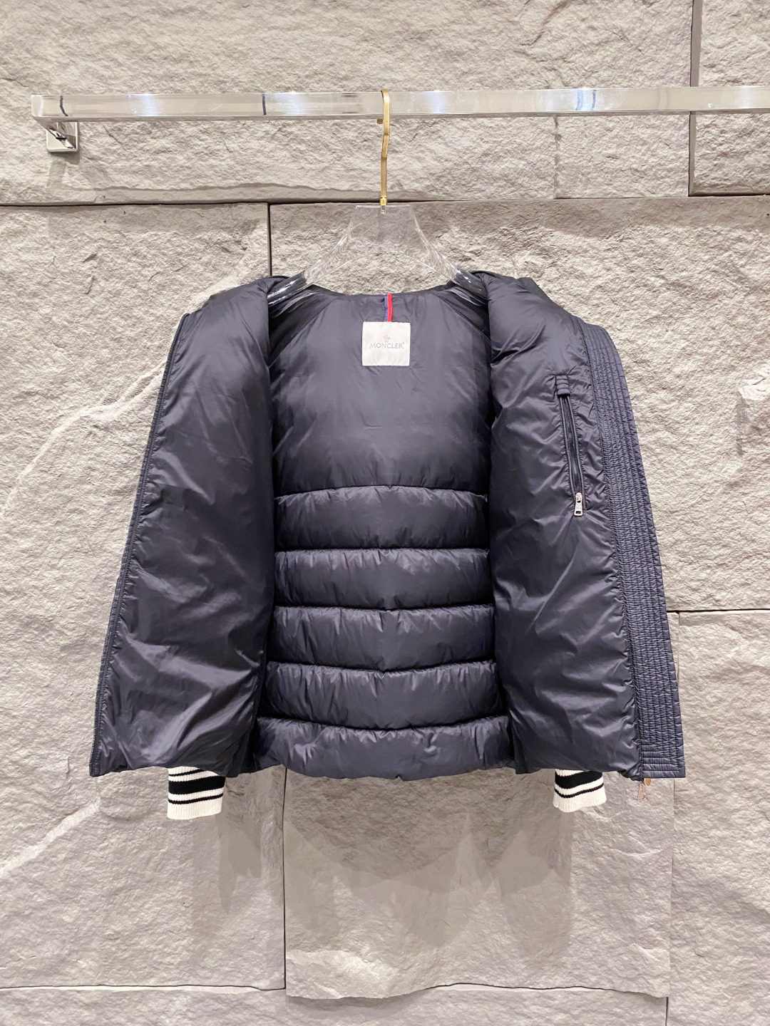 Moncler 蒙口 2025年秋冬新款羽绒服，针织连帽拼接羽绒服采用新国标95白鸭绒，秋冬新品内搭神器