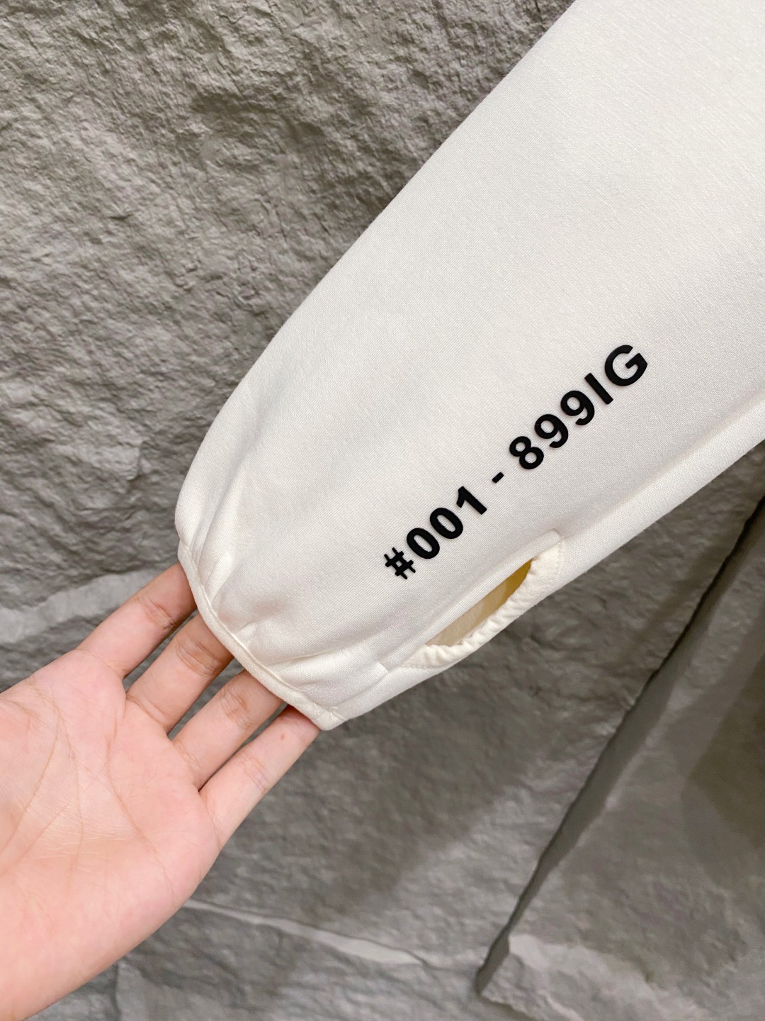 Moncler 蒙口 FW2025新款连帽拼羽绒夹克外套。经典款，一件难求。采用原版定制面料，正身充90