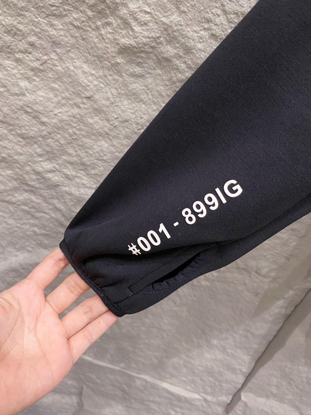 Moncler 蒙口 FW2025新款连帽拼羽绒夹克外套。经典款，一件难求。采用原版定制面料，正身充90