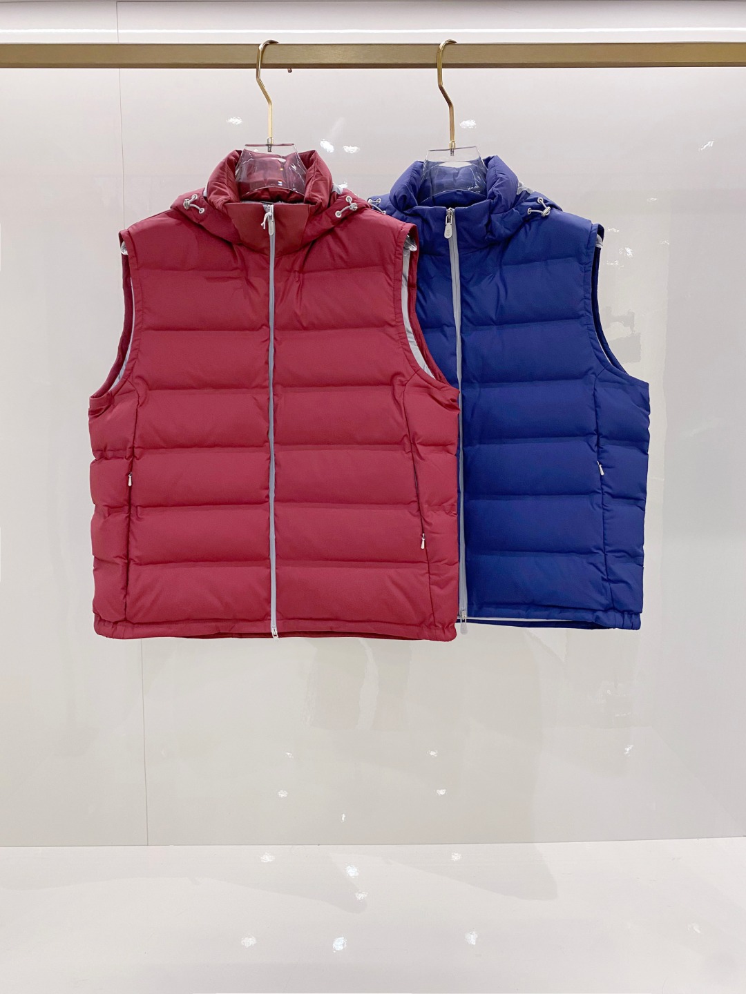 25秋冬新品发布，BC新款羽绒马甲出货，帽子可完全拆卸成立领，所有面料及辅料原版开模订制，质感超强，码数