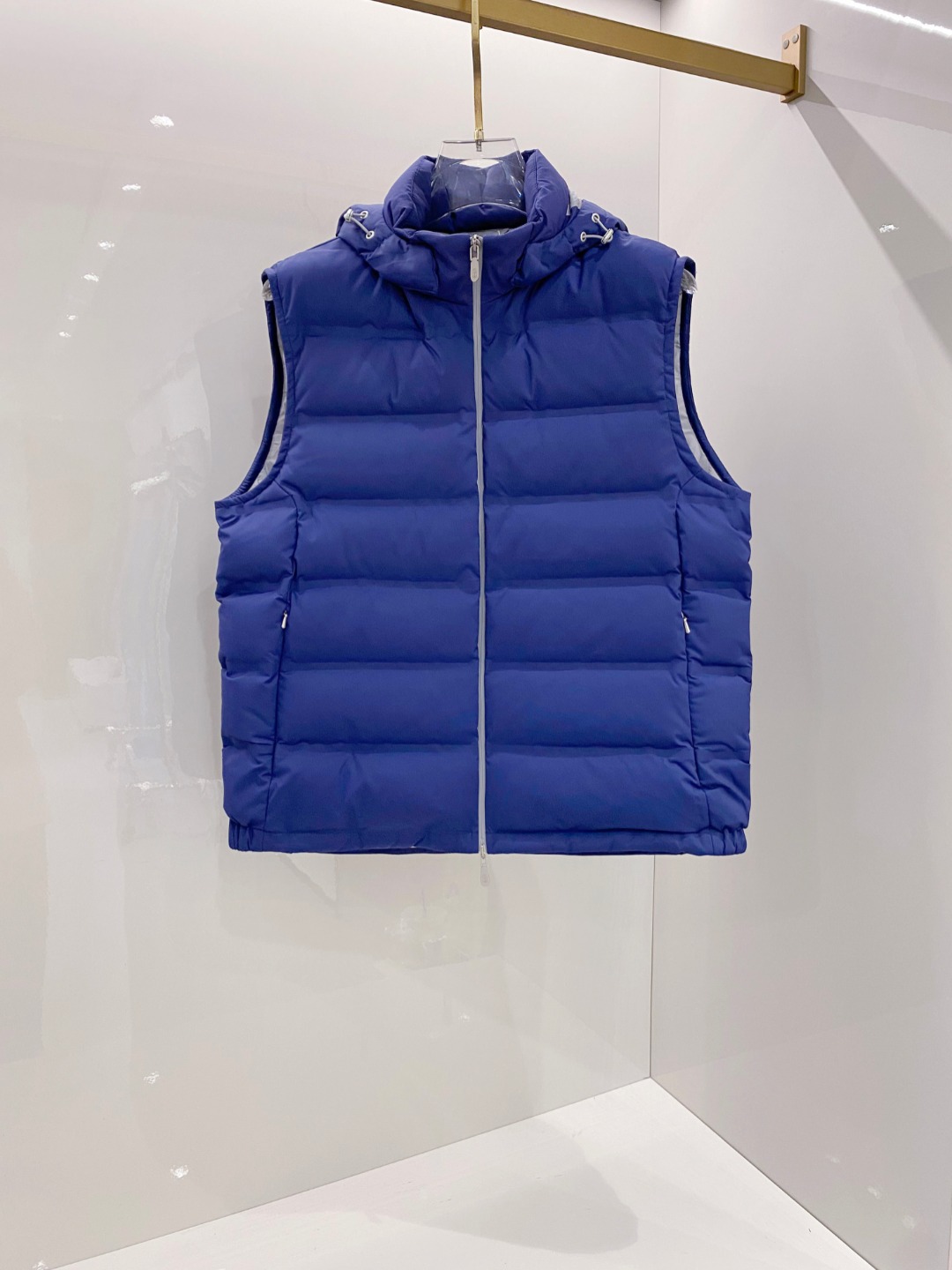 25秋冬新品发布，BC新款羽绒马甲出货，帽子可完全拆卸成立领，所有面料及辅料原版开模订制，质感超强，码数