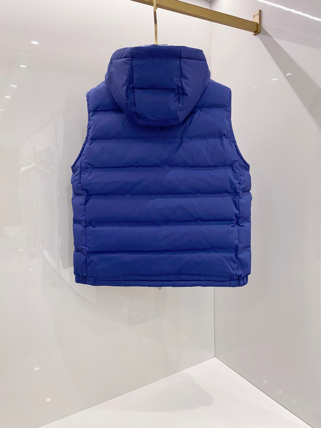 25秋冬新品发布，BC新款羽绒马甲出货，帽子可完全拆卸成立领，所有面料及辅料原版开模订制，质感超强，码数