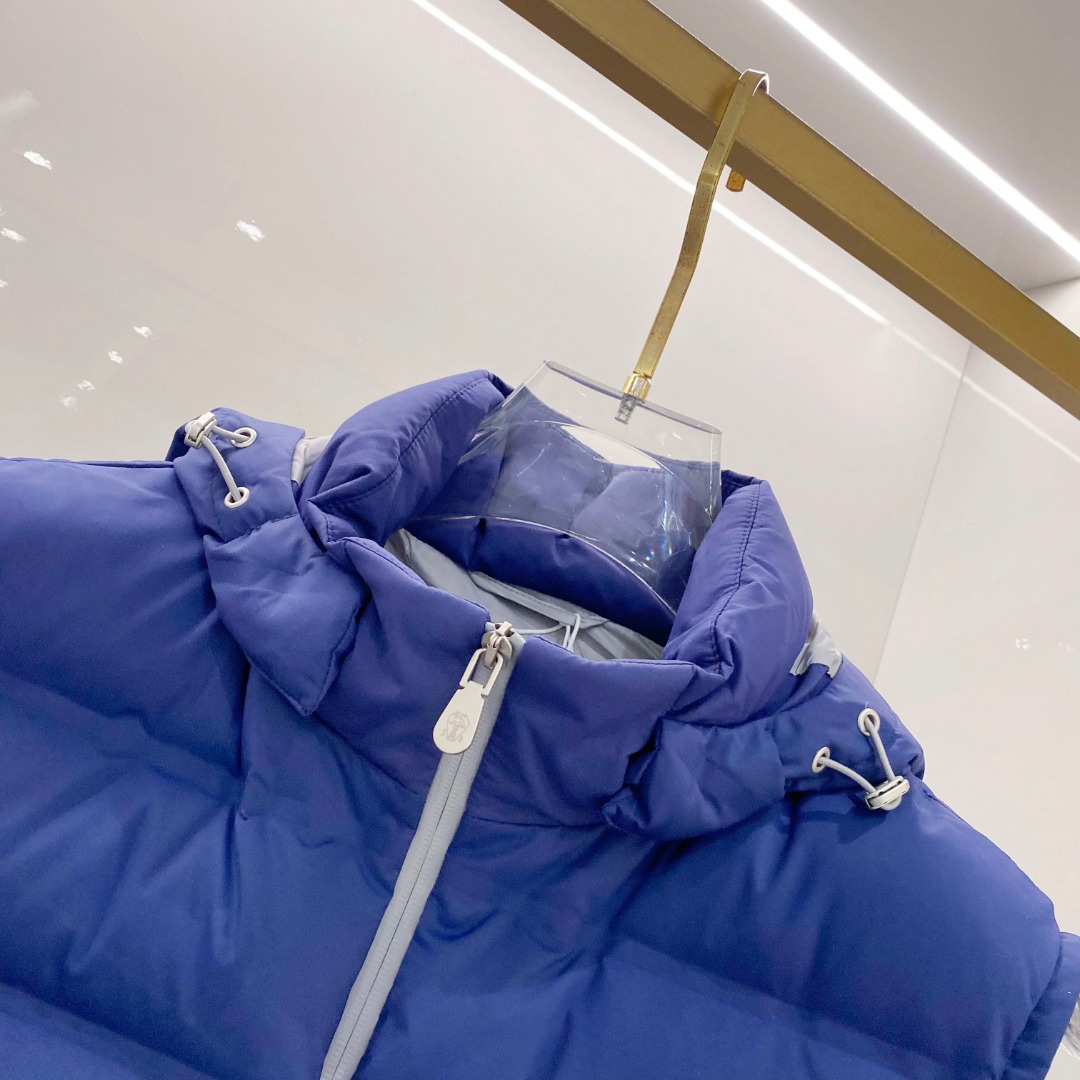 25秋冬新品发布，BC新款羽绒马甲出货，帽子可完全拆卸成立领，所有面料及辅料原版开模订制，质感超强，码数