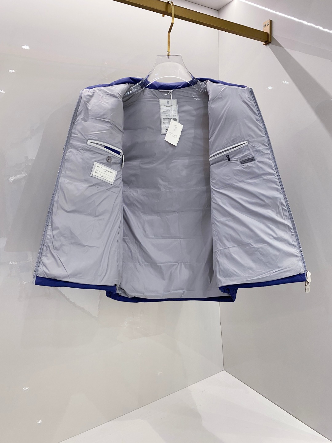 25秋冬新品发布，BC新款羽绒马甲出货，帽子可完全拆卸成立领，所有面料及辅料原版开模订制，质感超强，码数