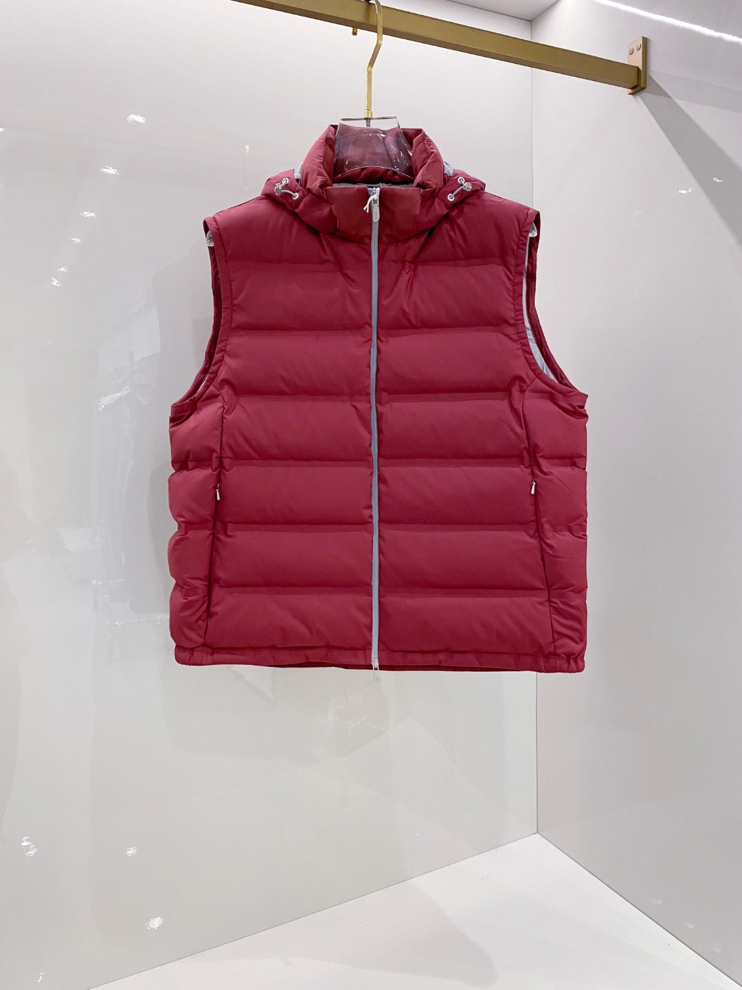 25秋冬新品发布，BC新款羽绒马甲出货，帽子可完全拆卸成立领，所有面料及辅料原版开模订制，质感超强，码数