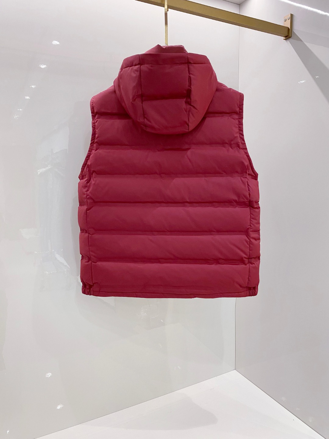 25秋冬新品发布，BC新款羽绒马甲出货，帽子可完全拆卸成立领，所有面料及辅料原版开模订制，质感超强，码数