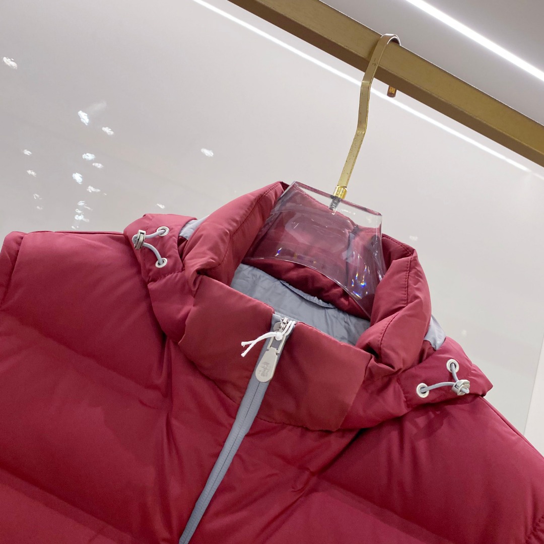 25秋冬新品发布，BC新款羽绒马甲出货，帽子可完全拆卸成立领，所有面料及辅料原版开模订制，质感超强，码数