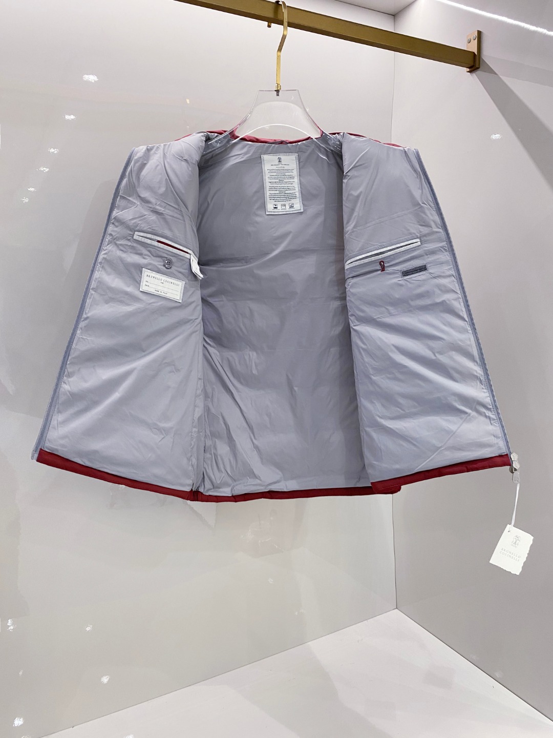 25秋冬新品发布，BC新款羽绒马甲出货，帽子可完全拆卸成立领，所有面料及辅料原版开模订制，质感超强，码数