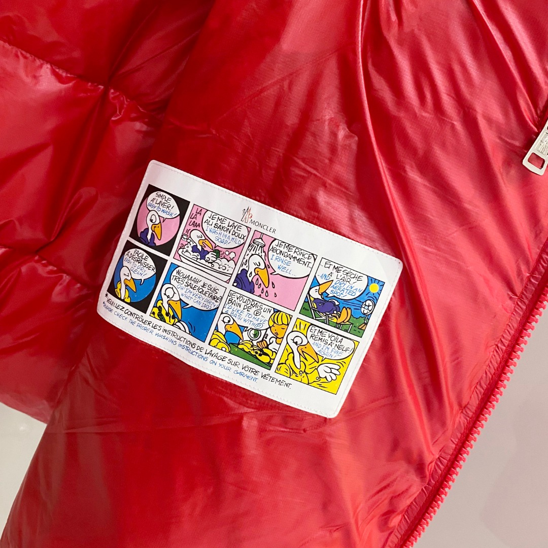 Moncler 蒙口2025秋冬新品发布，蒙口最新款亮光羽绒出货，柜上同步，面料及辅料全部订制，帽子可脱