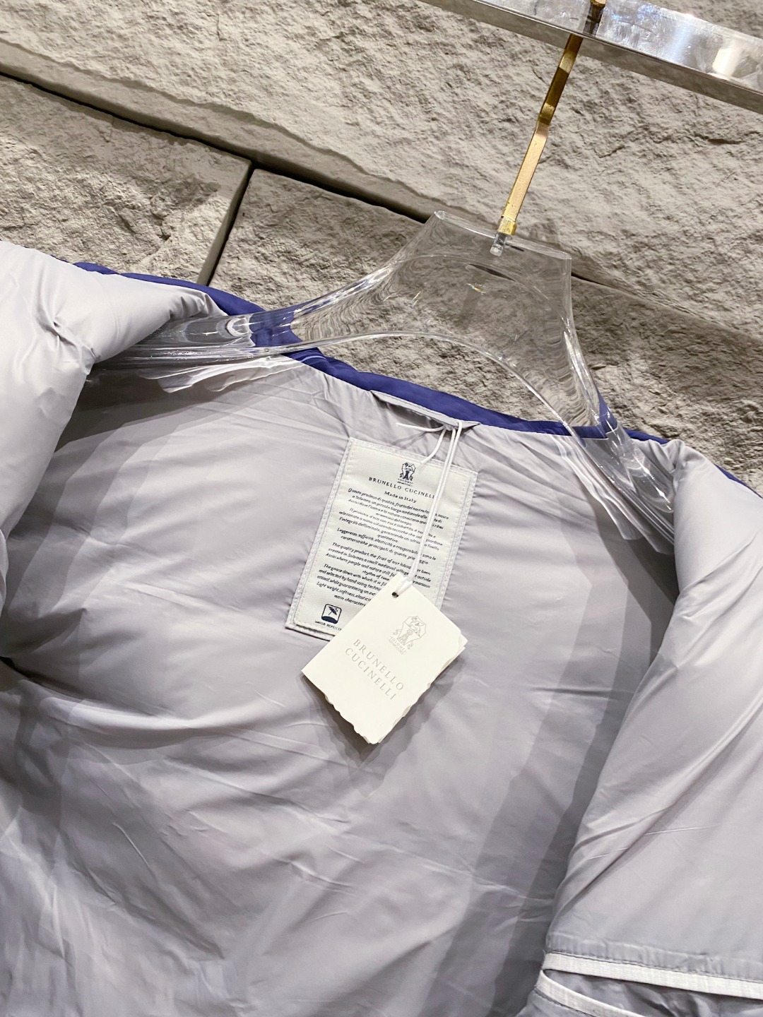 25秋冬新品发布，BC新款羽绒马甲出货，帽子可完全拆卸成立领，所有面料及辅料原版开模订制，质感超强，码数