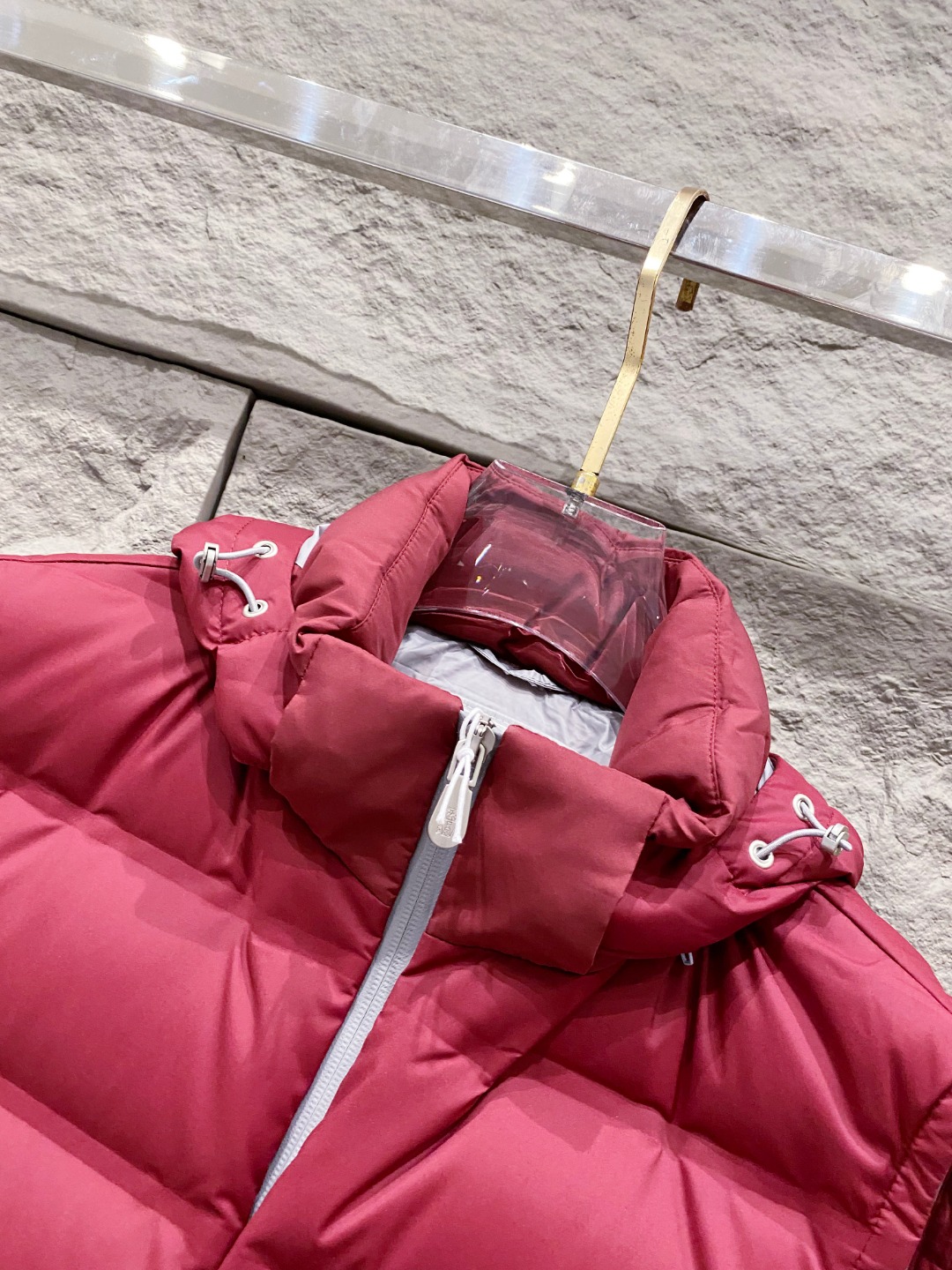 25秋冬新品发布，BC新款羽绒马甲出货，帽子可完全拆卸成立领，所有面料及辅料原版开模订制，质感超强，码数