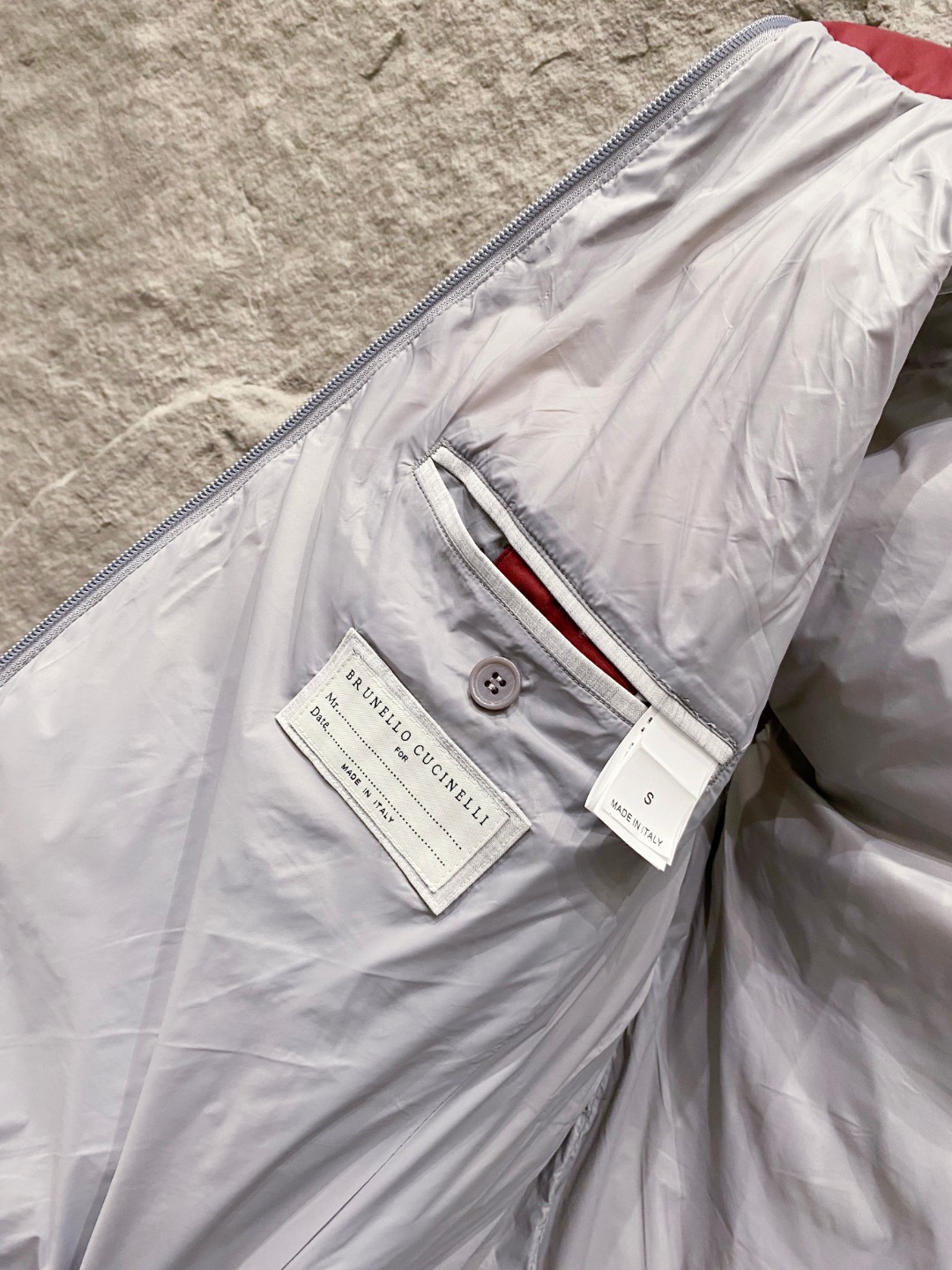 25秋冬新品发布，BC新款羽绒马甲出货，帽子可完全拆卸成立领，所有面料及辅料原版开模订制，质感超强，码数