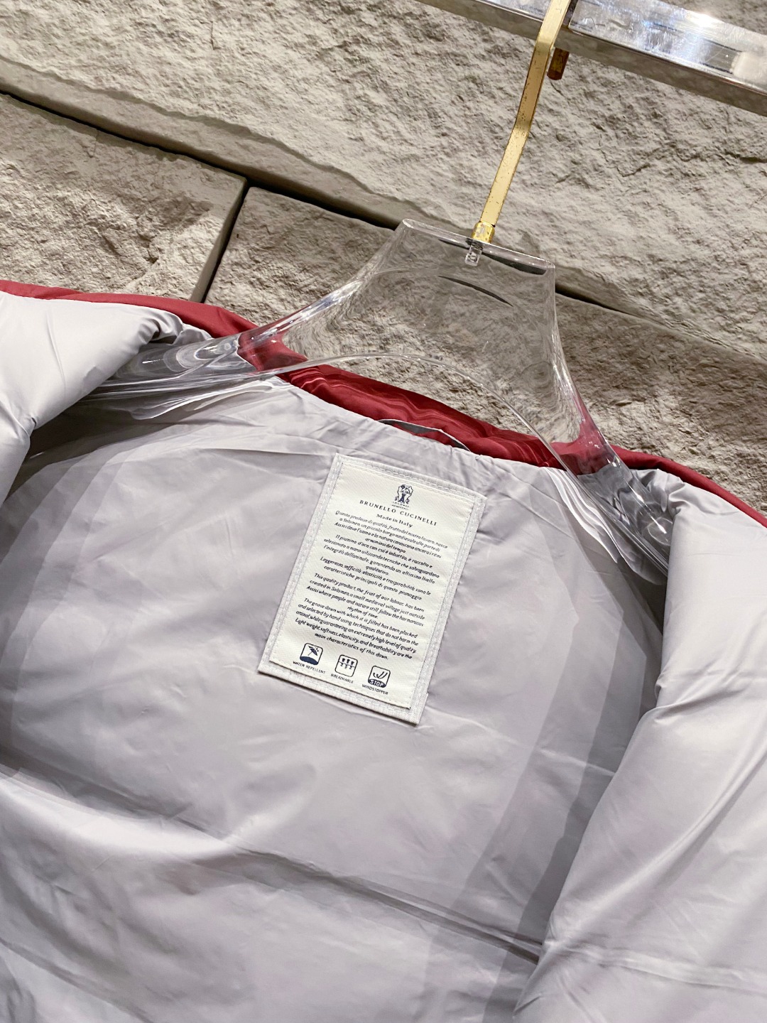 25秋冬新品发布，BC新款羽绒马甲出货，帽子可完全拆卸成立领，所有面料及辅料原版开模订制，质感超强，码数