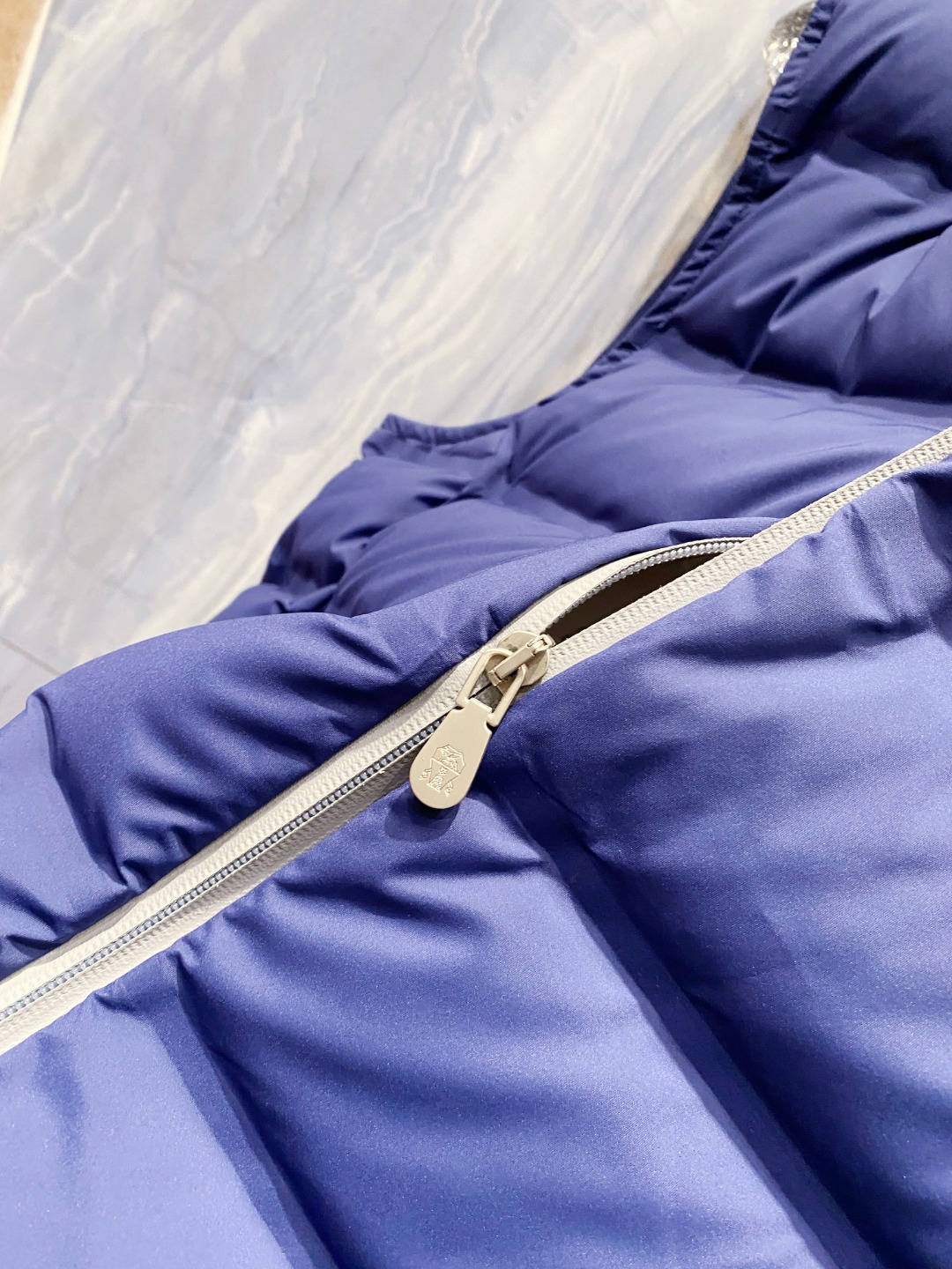 25秋冬新品发布，BC新款羽绒马甲出货，帽子可完全拆卸成立领，所有面料及辅料原版开模订制，质感超强，码数