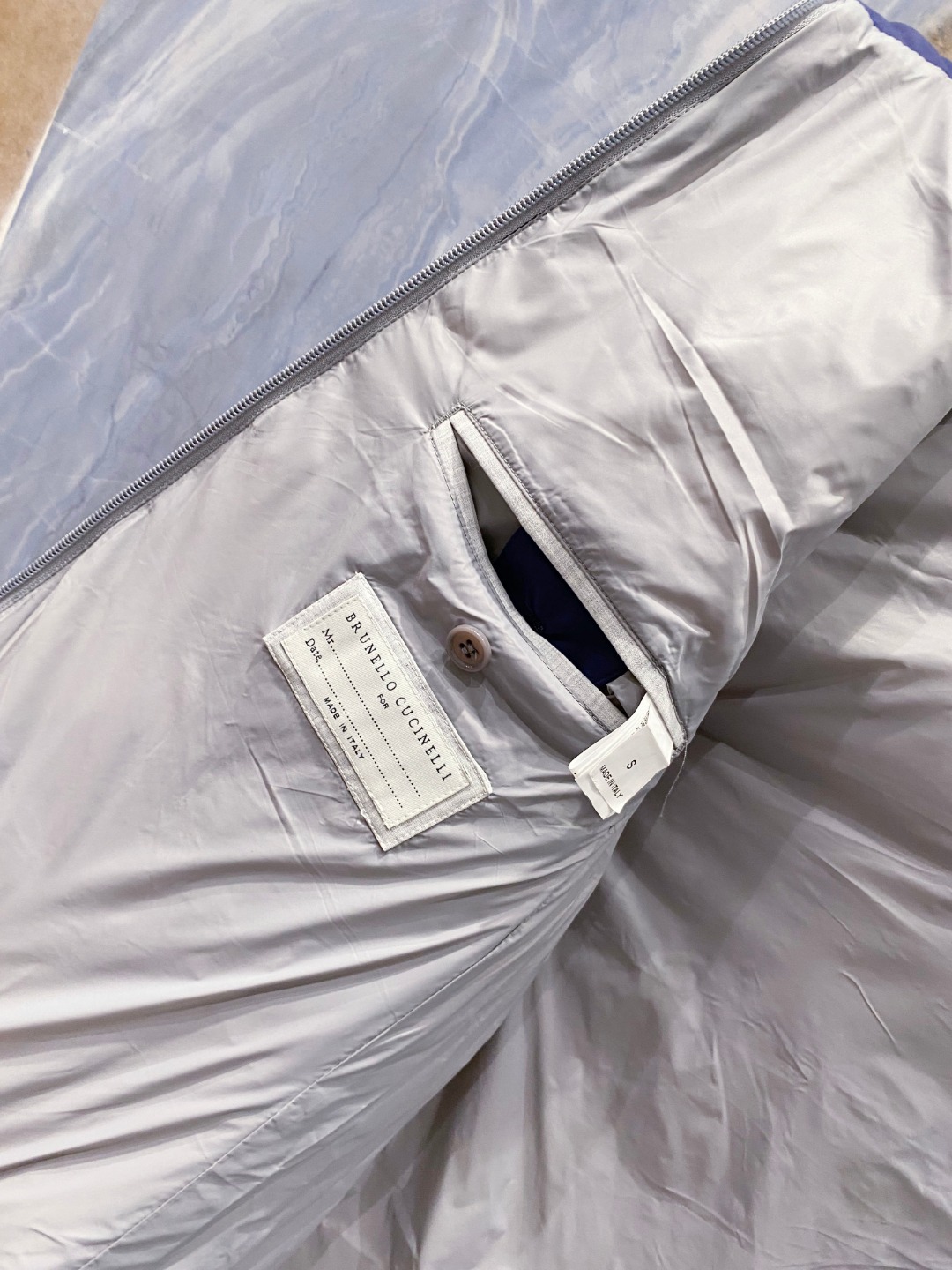 25秋冬新品发布，BC新款羽绒马甲出货，帽子可完全拆卸成立领，所有面料及辅料原版开模订制，质感超强，码数