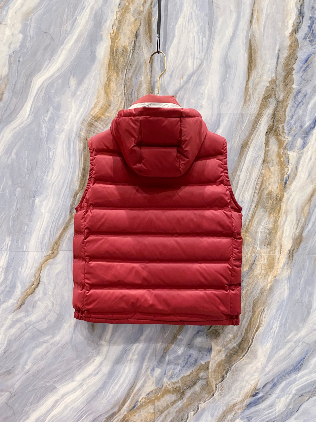 25秋冬新品发布，BC新款羽绒马甲出货，帽子可完全拆卸成立领，所有面料及辅料原版开模订制，质感超强，码数