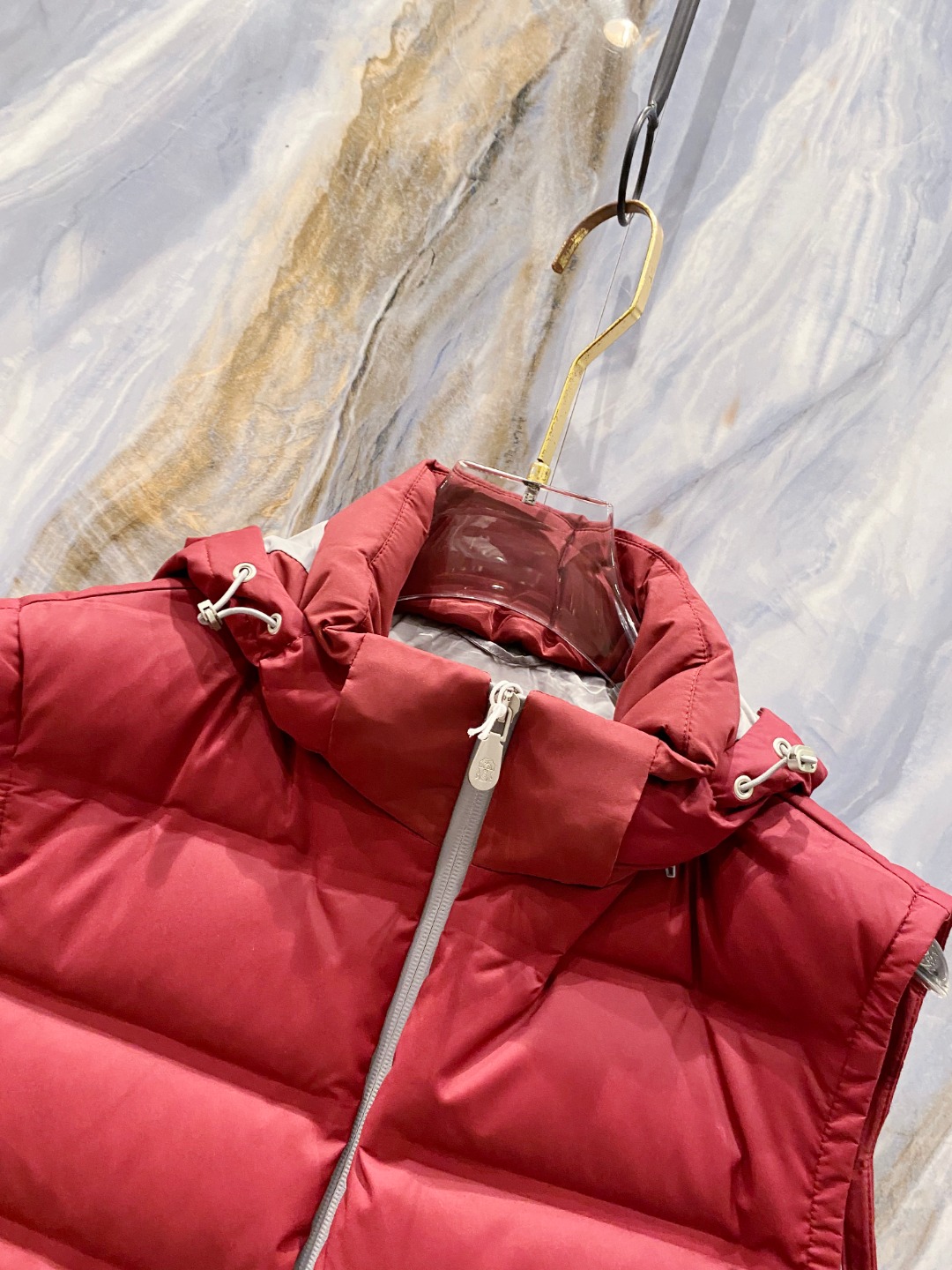 25秋冬新品发布，BC新款羽绒马甲出货，帽子可完全拆卸成立领，所有面料及辅料原版开模订制，质感超强，码数