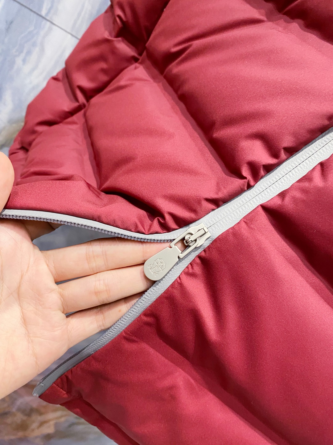 25秋冬新品发布，BC新款羽绒马甲出货，帽子可完全拆卸成立领，所有面料及辅料原版开模订制，质感超强，码数