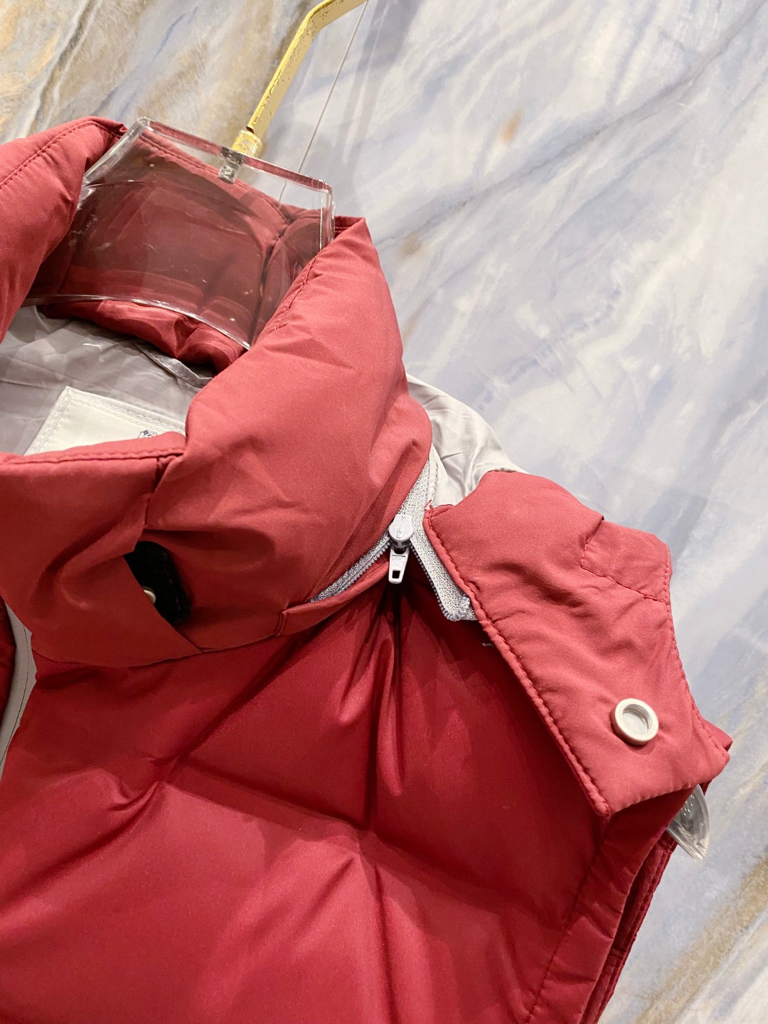 25秋冬新品发布，BC新款羽绒马甲出货，帽子可完全拆卸成立领，所有面料及辅料原版开模订制，质感超强，码数