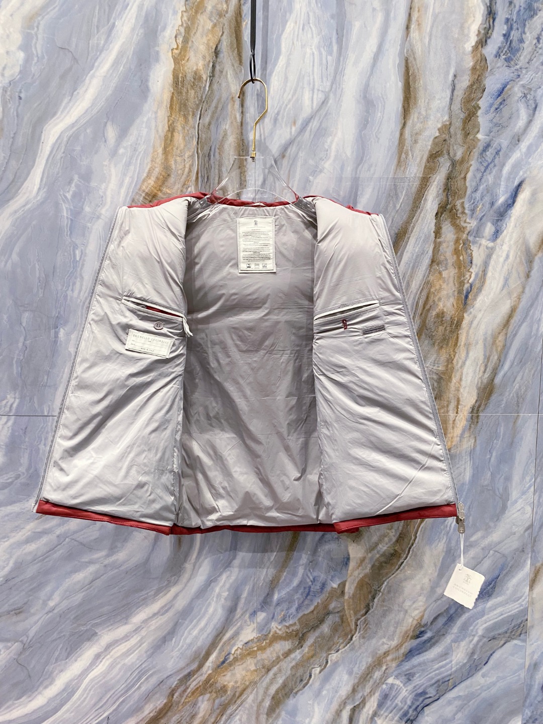 25秋冬新品发布，BC新款羽绒马甲出货，帽子可完全拆卸成立领，所有面料及辅料原版开模订制，质感超强，码数