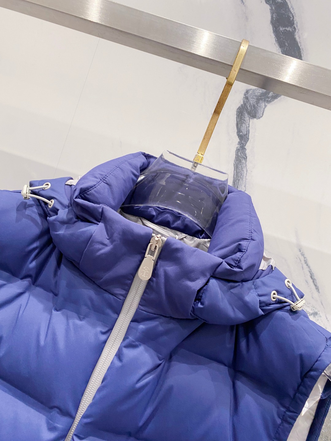 25秋冬新品发布，BC新款羽绒马甲出货，帽子可完全拆卸成立领，所有面料及辅料原版开模订制，质感超强，码数