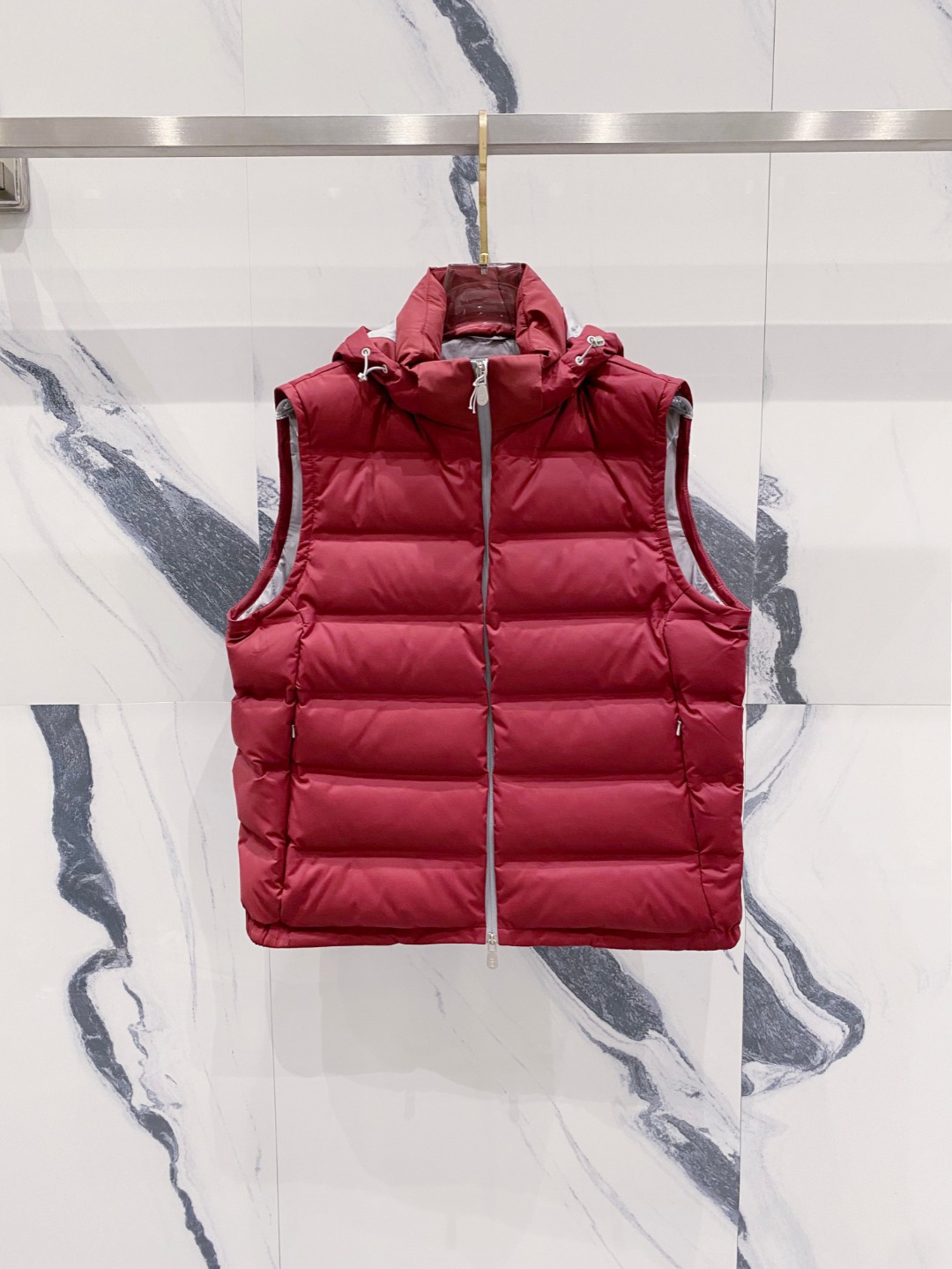 25秋冬新品发布，BC新款羽绒马甲出货，帽子可完全拆卸成立领，所有面料及辅料原版开模订制，质感超强，码数