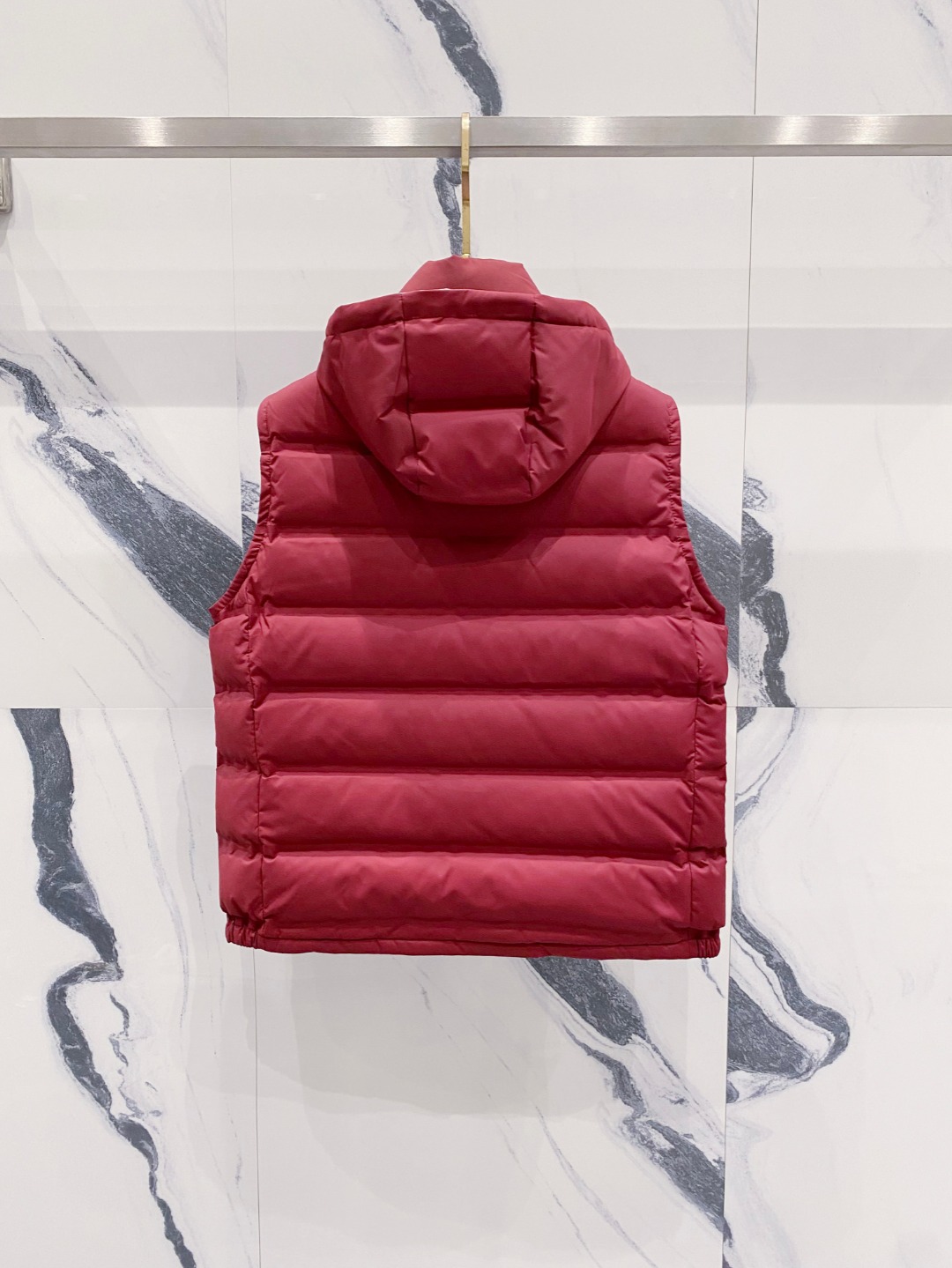 25秋冬新品发布，BC新款羽绒马甲出货，帽子可完全拆卸成立领，所有面料及辅料原版开模订制，质感超强，码数