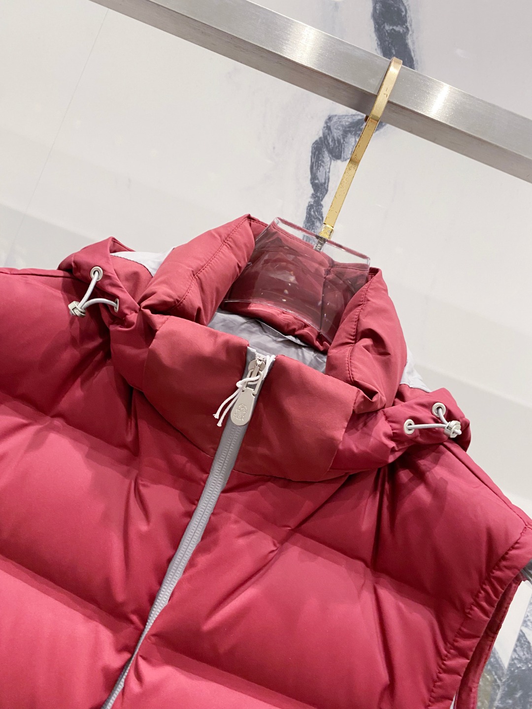 25秋冬新品发布，BC新款羽绒马甲出货，帽子可完全拆卸成立领，所有面料及辅料原版开模订制，质感超强，码数