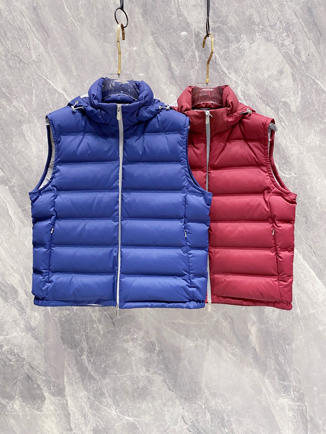 25秋冬新品发布，BC新款羽绒马甲出货，帽子可完全拆卸成立领，所有面料及辅料原版开模订制，质感超强，码数