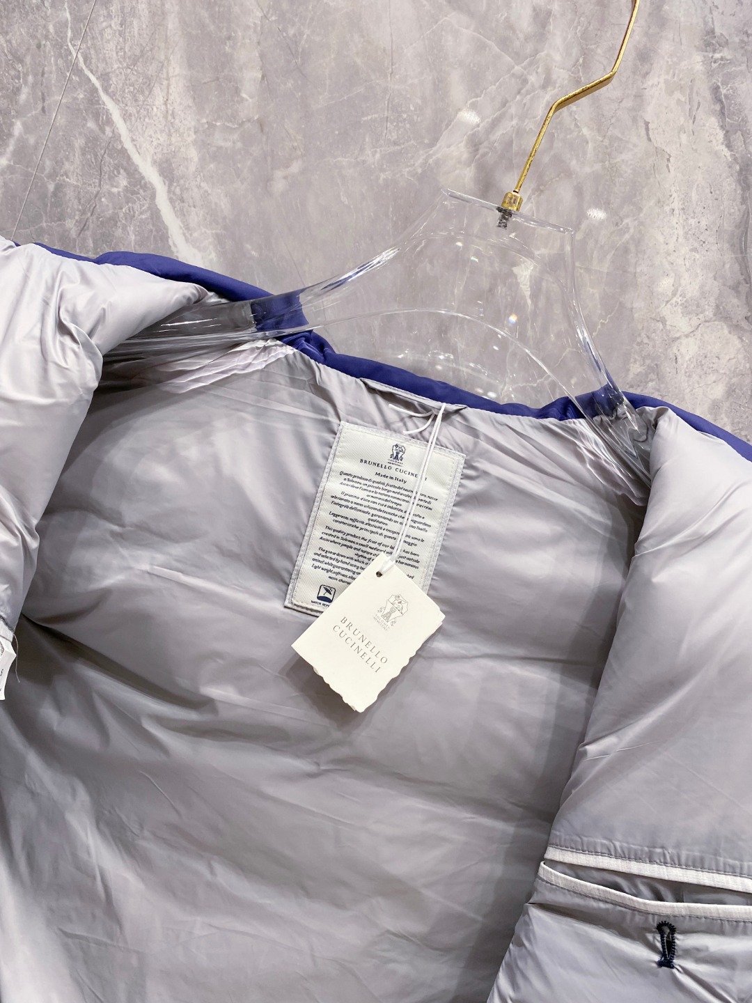 25秋冬新品发布，BC新款羽绒马甲出货，帽子可完全拆卸成立领，所有面料及辅料原版开模订制，质感超强，码数