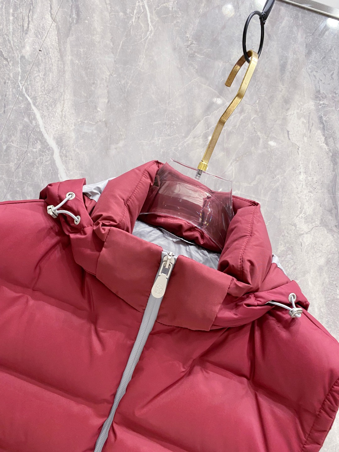 25秋冬新品发布，BC新款羽绒马甲出货，帽子可完全拆卸成立领，所有面料及辅料原版开模订制，质感超强，码数